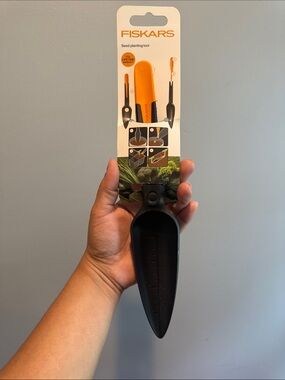 Fiskars Black and Orange Seed Planting Tool